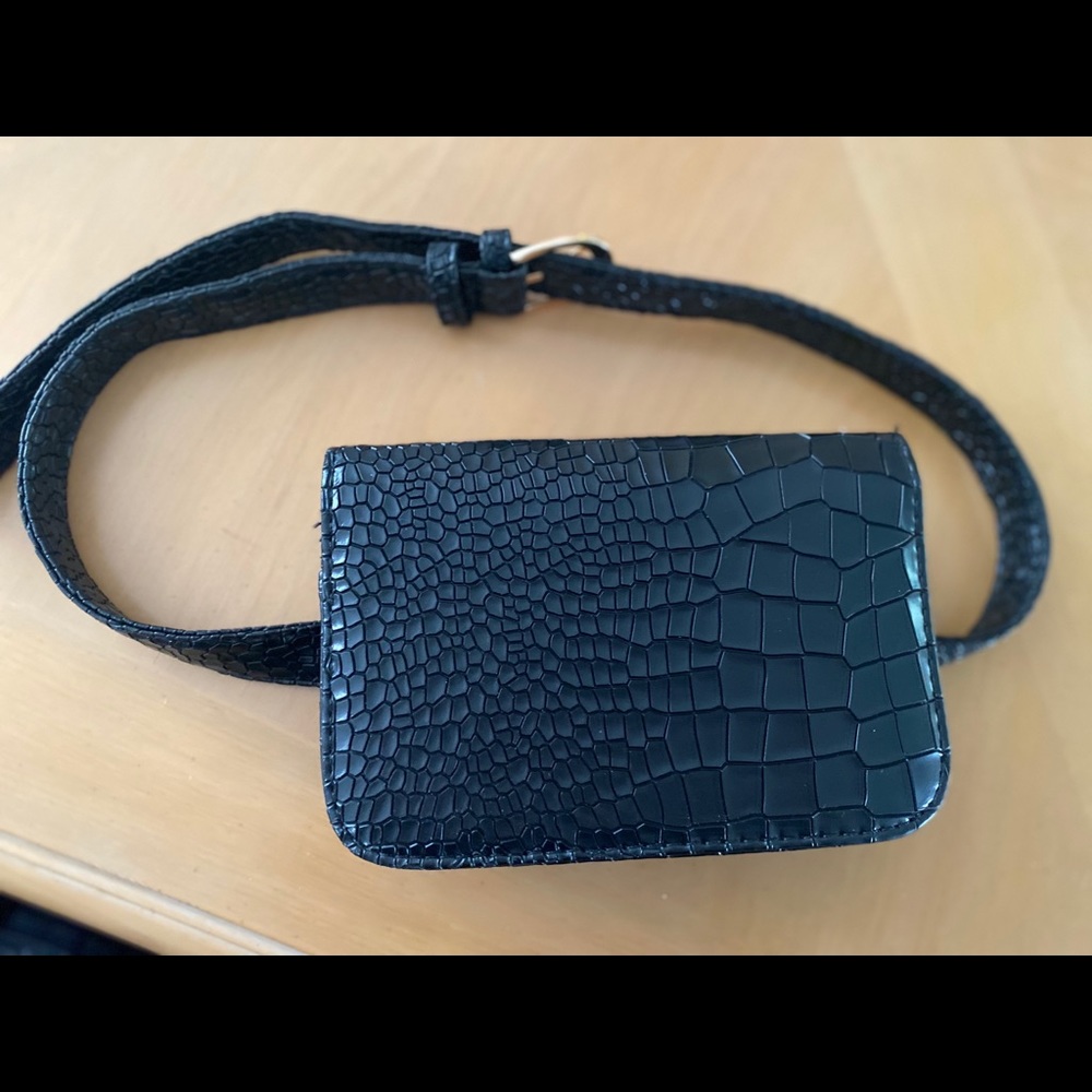 ***BRAND NEW WAIST PURSE***